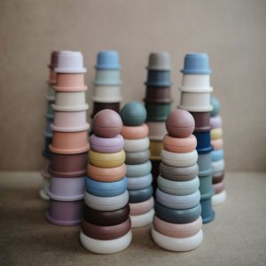Mushie-stohovacie-kruzky-skladacie-pohariky